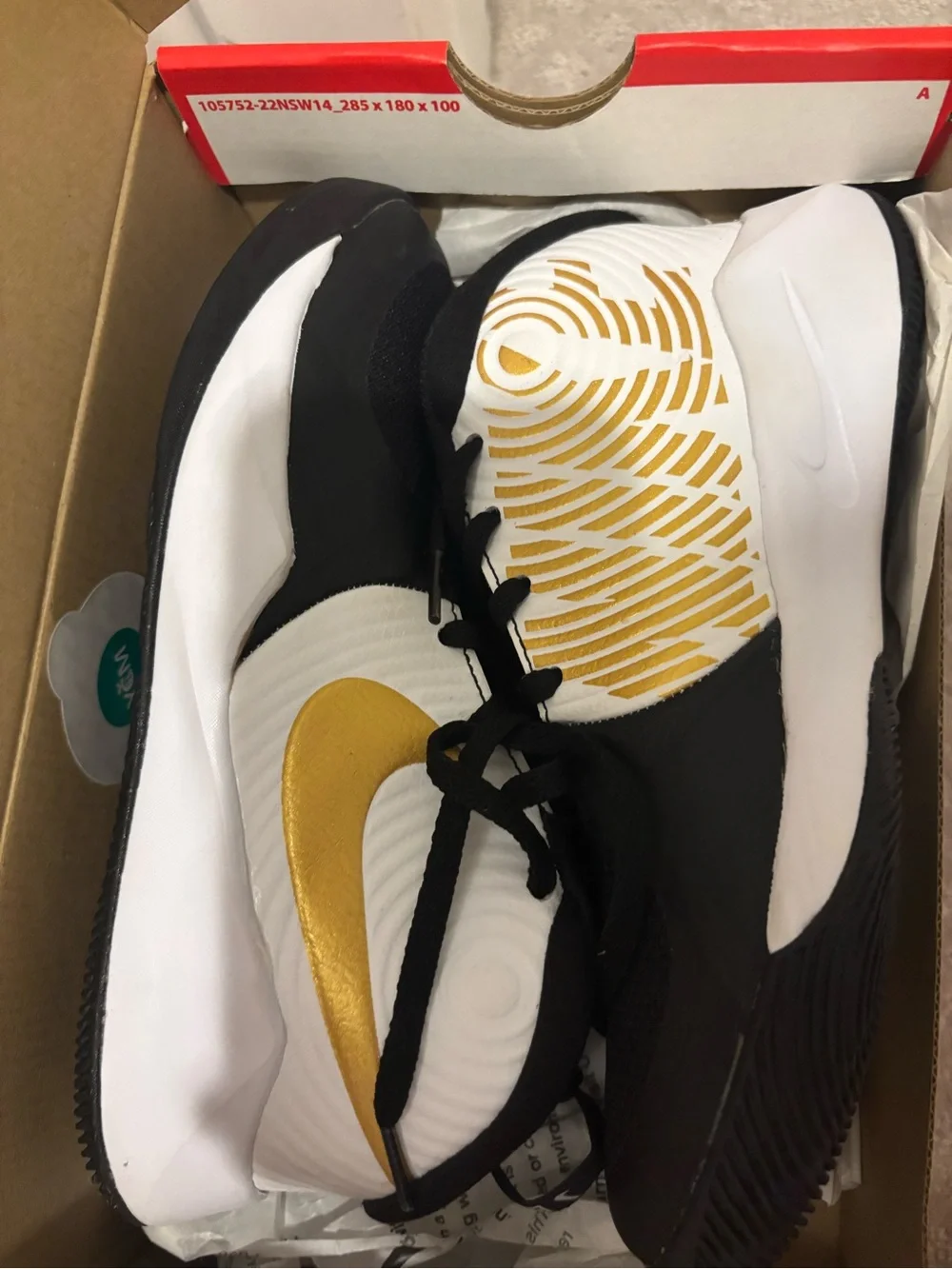 Nike Youth team hustle D9 black metallic gold basketball shoes - Picture 8 of 8